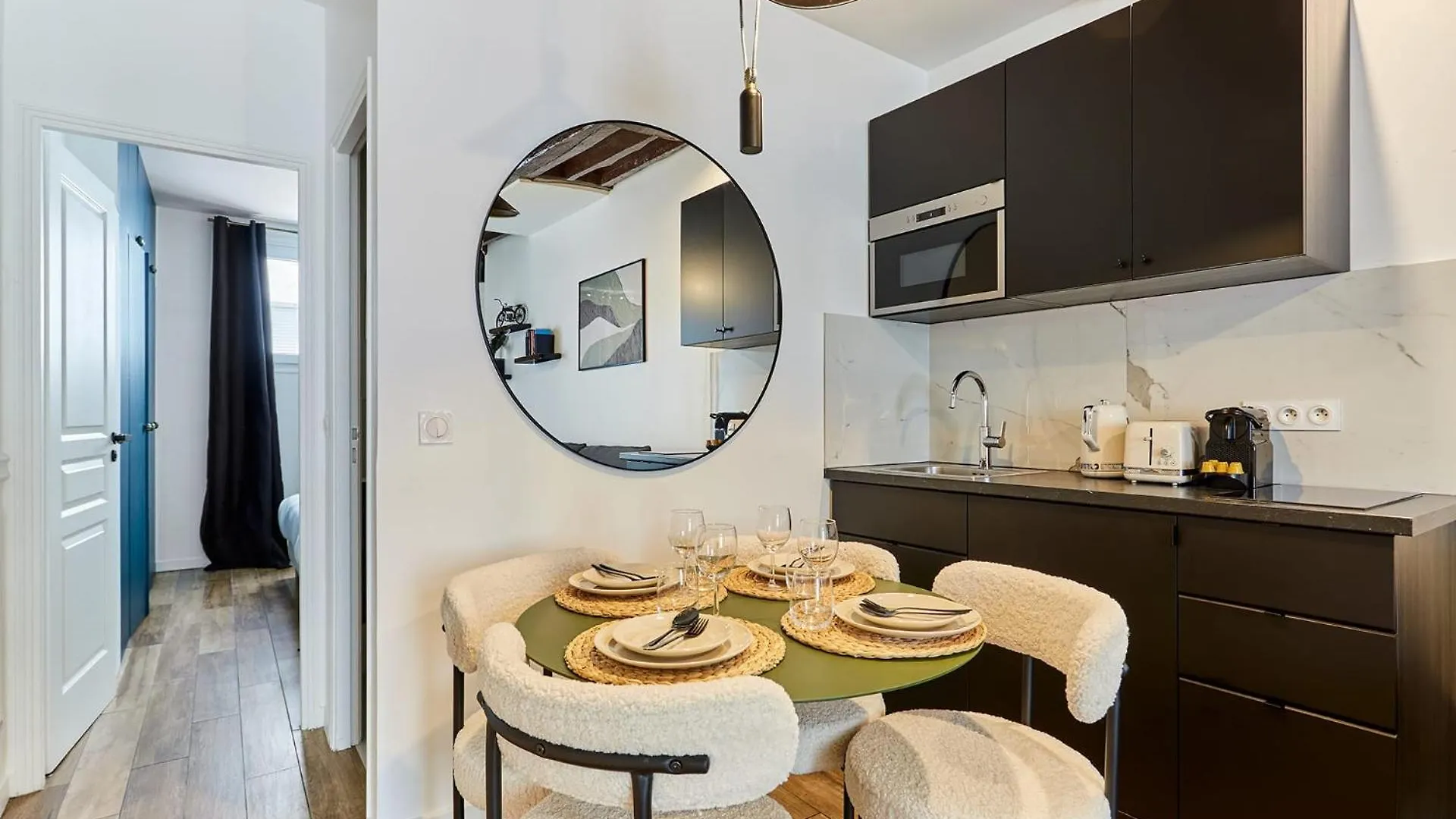 Duplex In The Center Of Paris Apartamento 0*,  França